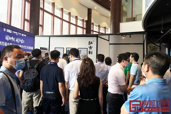 紅古軒展館前門庭若市、人氣火爆 紅古軒展館前門庭若市、人氣火爆