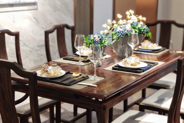 第四屆新中式紅木展里的閑適 輕奢自然并存讓人流連忘返