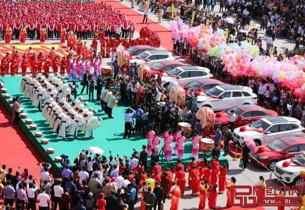 歷屆花園紅木家具展銷會(huì)都會(huì)提供豪車、電腦、手機(jī)等豐富大獎(jiǎng).jpg 歷屆花園紅木家具展銷會(huì)都會(huì)提供豪車、電腦、手機(jī)等豐富大獎(jiǎng).jpg