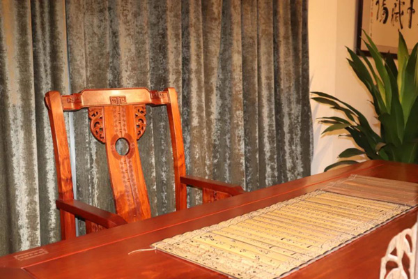 中信紅木：來一張紅木電腦桌，讓孩子們熱愛學(xué)習(xí)