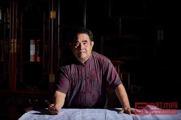 陳戴青獲評“廣東省工藝美術(shù)大師”榮譽稱號 陳戴青獲評“廣東省工藝美術(shù)大師”榮譽稱號