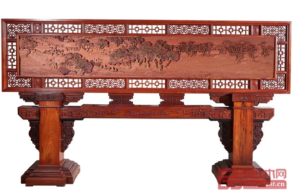 作品《清明上河圖之郊野》落地屏風由陳戴青創(chuàng)作于2019年,采用緬甸花梨木雕刻而成 作品《清明上河圖之郊野》落地屏風由陳戴青創(chuàng)作于2019年,采用緬甸花梨木雕刻而成