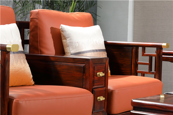 濃烈撞色搭配讓家居生活更時尚.JPG 濃烈撞色搭配讓家居生活更時尚.JPG