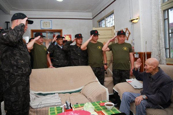 華廈·大不同走訪抗日解放戰(zhàn)爭老戰(zhàn)士.JPG 華廈·大不同走訪抗日解放戰(zhàn)爭老戰(zhàn)士.JPG