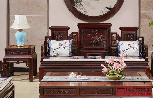 經(jīng)典白藍相融的中式軟包搭配沙發(fā),素雅清新 經(jīng)典白藍相融的中式軟包搭配沙發(fā),素雅清新