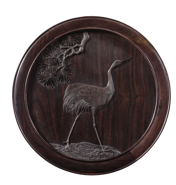 絲翎檀雕的精髓在于將鳥雀雕得精密細(xì)致、栩栩如生 絲翎檀雕的精髓在于將鳥雀雕得精密細(xì)致、栩栩如生