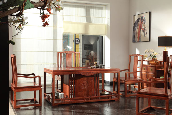 新廣作紅木家具承襲“廣作”創(chuàng)造力、變通性與革新精神,從當(dāng)代生活中滿足人們審美需求,以簡約化設(shè)計語言來傳遞東方情調(diào) 新廣作紅木家具承襲“廣作”創(chuàng)造力、變通性與革新精神,從當(dāng)代生活中滿足人們審美需求,以簡約化設(shè)計語言來傳遞東方情調(diào)