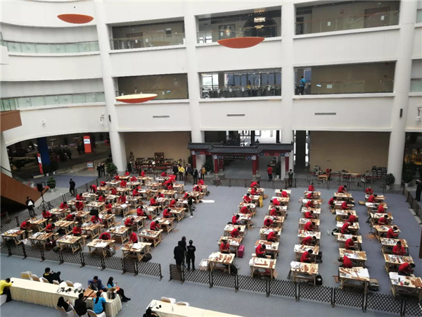 2018年中國(guó)技能大賽——全國(guó)家具制作職業(yè)技能競(jìng)賽總決賽現(xiàn)場(chǎng).JPG 2018年中國(guó)技能大賽——全國(guó)家具制作職業(yè)技能競(jìng)賽總決賽現(xiàn)場(chǎng).JPG