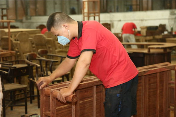 家寶紅木：守質(zhì)守藝，傳承紅木精髓