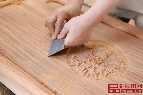 精湛工藝塑造了中信紅木家具的靈氣與品質(zhì) 精湛工藝塑造了中信紅木家具的靈氣與品質(zhì)