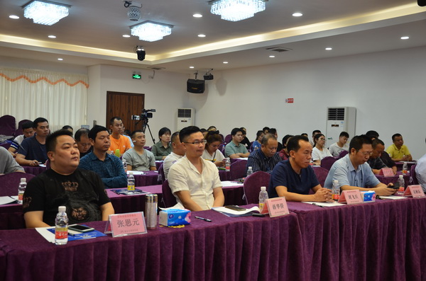 眾多新會紅木企業(yè)家、營銷精英齊聚一堂，共同思考紅木品牌突圍之道