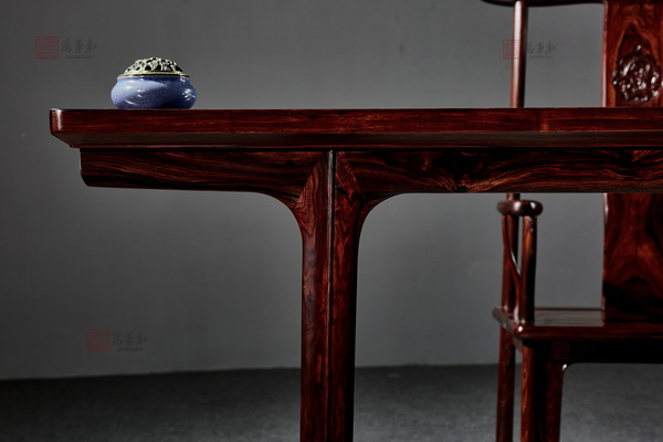 萬事紅微凹黃檀精品畫案局部細(xì)節(jié)圖 萬事紅微凹黃檀精品畫案局部細(xì)節(jié)圖