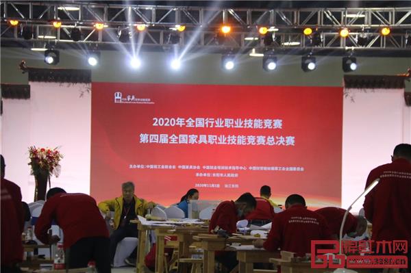 2020年全國行業(yè)職業(yè)技能競賽——第四屆全國家具職業(yè)技能競賽總決賽比賽現(xiàn)場.jpg 2020年全國行業(yè)職業(yè)技能競賽——第四屆全國家具職業(yè)技能競賽總決賽比賽現(xiàn)場.jpg