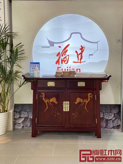 懷古紅木再次受福建省商務(wù)廳邀請,攜精品典藏家具亮相第三屆中國國際進(jìn)博會(huì) 懷古紅木再次受福建省商務(wù)廳邀請,攜精品典藏家具亮相第三屆中國國際進(jìn)博會(huì)