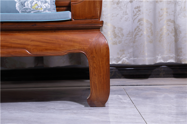 6、沙發(fā)腿足造型經(jīng)典,用料厚重.JPG 6、沙發(fā)腿足造型經(jīng)典,用料厚重.JPG