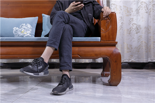 12、沙發(fā)高度和諧,坐感舒適.JPG 12、沙發(fā)高度和諧,坐感舒適.JPG