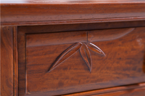 16、雕刻竹葉,更顯家具風(fēng)雅.JPG 16、雕刻竹葉,更顯家具風(fēng)雅.JPG