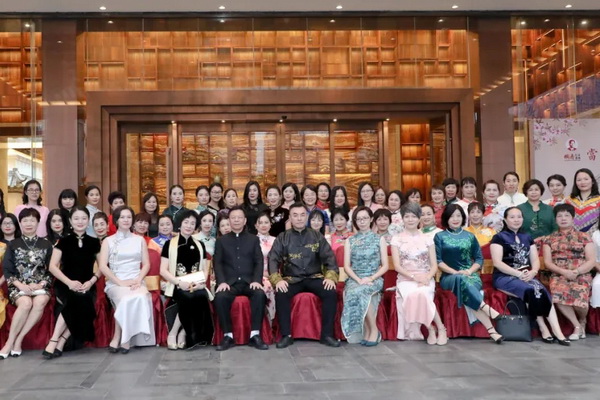 國壽紅木舉辦首屆旗袍文化活動“當紅木遇上旗袍”