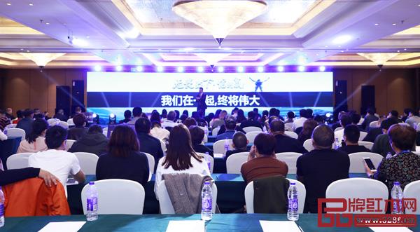 “共同締造偉大事業(yè),創(chuàng)造行業(yè)奇跡”這是中信紅木與全體經(jīng)銷(xiāo)商共同的目標(biāo) “共同締造偉大事業(yè),創(chuàng)造行業(yè)奇跡”這是中信紅木與全體經(jīng)銷(xiāo)商共同的目標(biāo)