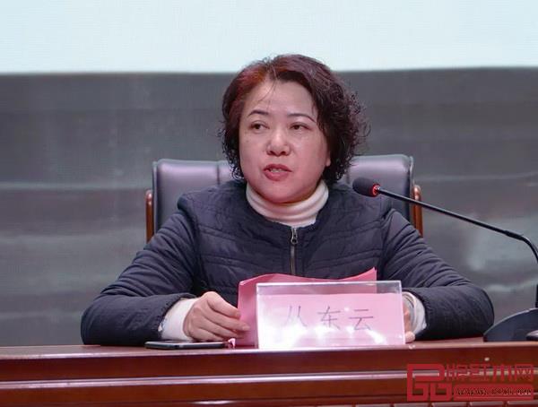 如東工藝美術(shù)行業(yè)協(xié)會(huì)理事長(zhǎng)、雅晟檀一創(chuàng)始人叢東云受邀出席非遺進(jìn)校園活動(dòng)并講話(huà) 如東工藝美術(shù)行業(yè)協(xié)會(huì)理事長(zhǎng)、雅晟檀一創(chuàng)始人叢東云受邀出席非遺進(jìn)校園活動(dòng)并講話(huà)