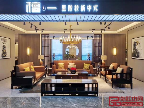 雅晟檀一專(zhuān)注選材正宗國(guó)標(biāo)紅木闊葉黃檀,傳承蘇作技藝,為當(dāng)代人打造美好理想家 雅晟檀一專(zhuān)注選材正宗國(guó)標(biāo)紅木闊葉黃檀,傳承蘇作技藝,為當(dāng)代人打造美好理想家