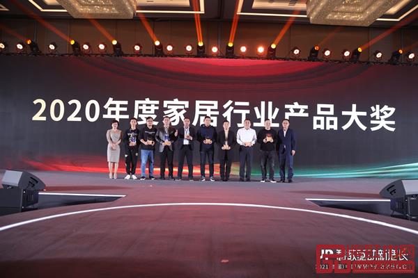 國(guó)壽紅木副董事長(zhǎng)陳淦凡(左四)上臺(tái)領(lǐng)獎(jiǎng) 國(guó)壽紅木副董事長(zhǎng)陳淦凡(左四)上臺(tái)領(lǐng)獎(jiǎng)