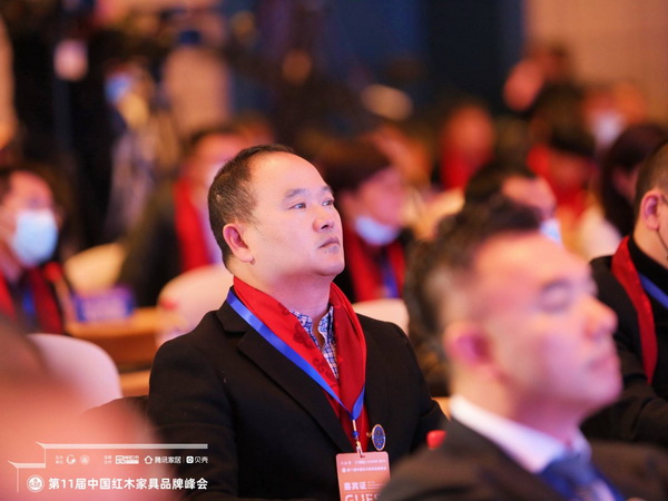 雅典紅木董事長包海深獲獎無數(shù),具有超高的工匠精神 雅典紅木董事長包海深獲獎無數(shù),具有超高的工匠精神