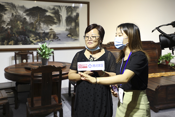 祥瑞坊紅木亮相第四屆中國(guó)(中山)新中式紅木家具展,受到騰訊家居等媒體的關(guān)注、采訪 祥瑞坊紅木亮相第四屆中國(guó)(中山)新中式紅木家具展,受到騰訊家居等媒體的關(guān)注、采訪