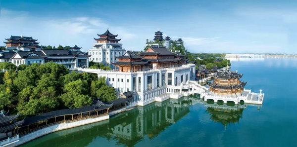 年年紅龍?zhí)旒t木小鎮(zhèn)