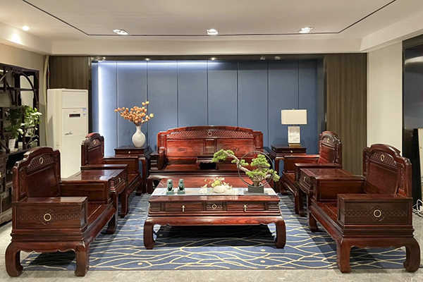 偉世鴻泰通過傳統(tǒng)文化的挖掘和現(xiàn)代設(shè)計(jì)創(chuàng)意理念的結(jié)合,讓紅木家具能夠走向千萬家庭 偉世鴻泰通過傳統(tǒng)文化的挖掘和現(xiàn)代設(shè)計(jì)創(chuàng)意理念的結(jié)合,讓紅木家具能夠走向千萬家庭