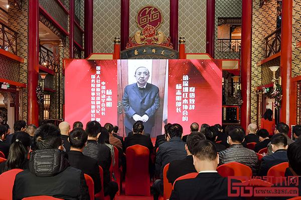 國(guó)務(wù)院參事室特邀研究員,國(guó)家人社部原黨組副書記、副部長(zhǎng),中國(guó)勞動(dòng)學(xué)會(huì)會(huì)長(zhǎng)楊志明通過(guò)視頻送上祝福 國(guó)務(wù)院參事室特邀研究員,國(guó)家人社部原黨組副書記、副部長(zhǎng),中國(guó)勞動(dòng)學(xué)會(huì)會(huì)長(zhǎng)楊志明通過(guò)視頻送上祝福