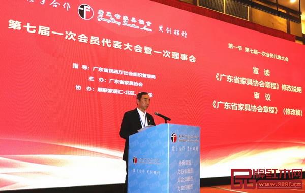 張承志副會長兼秘書長作《協(xié)會章程》修改說明 張承志副會長兼秘書長作《協(xié)會章程》修改說明