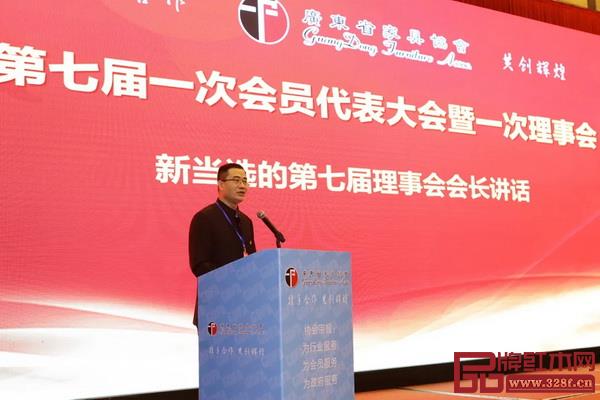 新當(dāng)選的第七屆理事會會長王克講話 新當(dāng)選的第七屆理事會會長王克講話