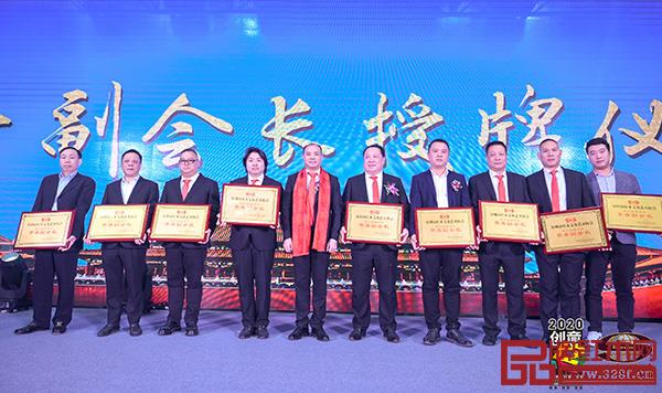 深圳市紅木文化藝術(shù)協(xié)會(huì)第三屆理事會(huì)授牌儀式舉行 深圳市紅木文化藝術(shù)協(xié)會(huì)第三屆理事會(huì)授牌儀式舉行