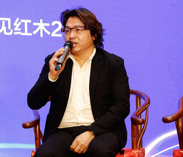 友聯(lián)工藝家私（戴為）董事長(zhǎng)戴愛(ài)國(guó)在深圳紅木文化藝術(shù)發(fā)展論壇上發(fā)表觀點(diǎn)