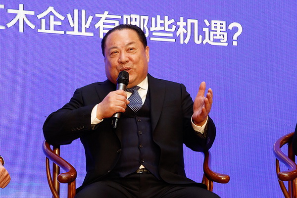 深圳市紅木文化藝術(shù)協(xié)會常務(wù)副會長、佐丹詩董事長夏振南在深圳紅木文化藝術(shù)發(fā)展論壇上發(fā)表觀點