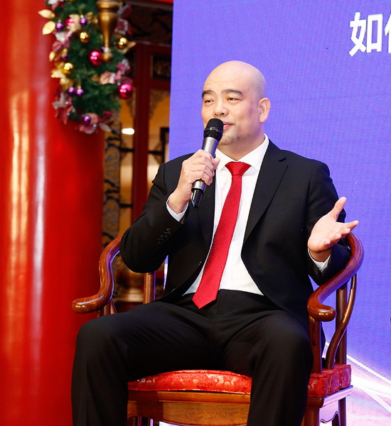 明清緣紅木董事長黃純楚在深圳紅木文化藝術(shù)發(fā)展論壇上發(fā)表觀點 明清緣紅木董事長黃純楚在深圳紅木文化藝術(shù)發(fā)展論壇上發(fā)表觀點