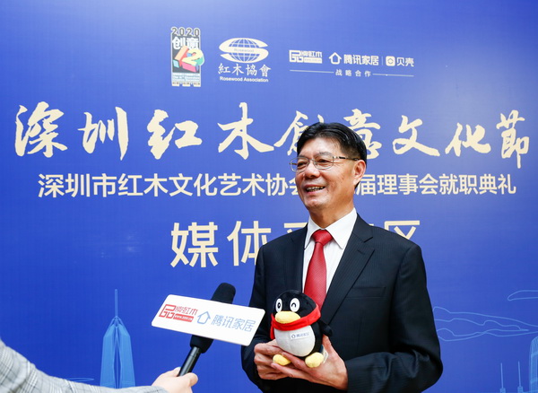 美聯(lián)家私董事長張洪林接受騰訊家居、品牌紅木等媒體采訪 美聯(lián)家私董事長張洪林接受騰訊家居、品牌紅木等媒體采訪