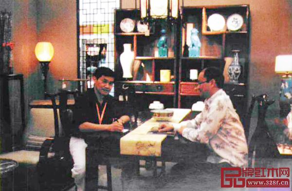 王周老師與林寶發(fā)先生 王周老師與林寶發(fā)先生