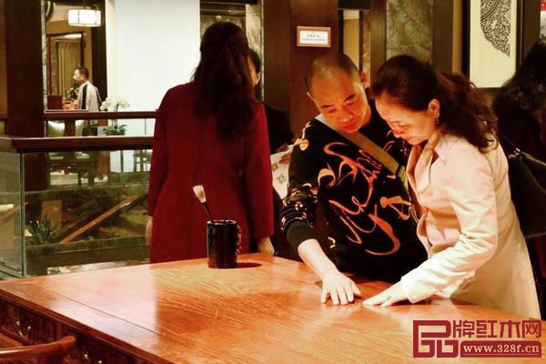 “得女性才得消費(fèi)市場”,對于紅木家具企業(yè)來說,是可以抓住的營銷新機(jī)會 “得女性才得消費(fèi)市場”,對于紅木家具企業(yè)來說,是可以抓住的營銷新機(jī)會