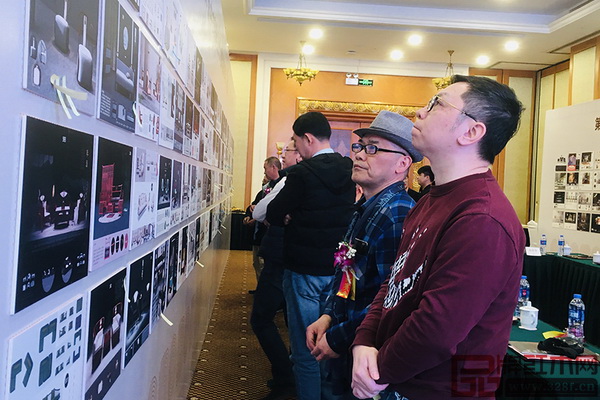 評審團(tuán)專家在評審中 評審團(tuán)專家在評審中