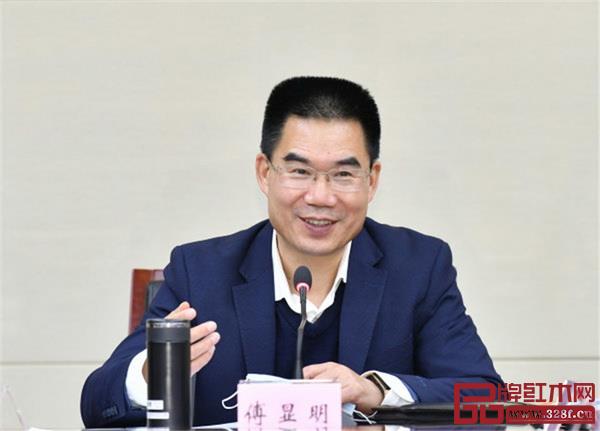 東陽市委書記傅顯明在座談會上講話 東陽市委書記傅顯明在座談會上講話