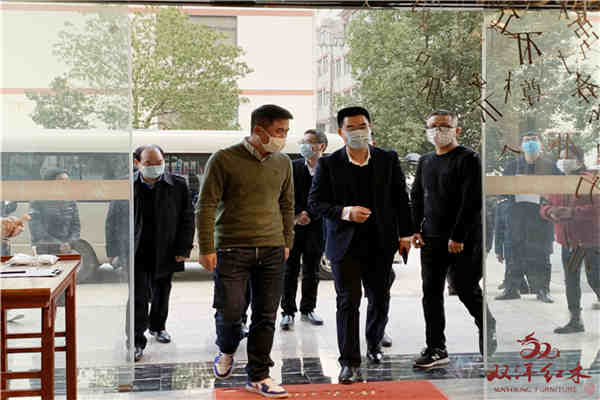 東陽(yáng)市市委書記帶隊(duì)調(diào)研雙洋紅木