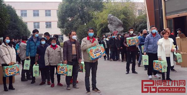 中信紅木為每位家人準(zhǔn)備了新春禮盒 中信紅木為每位家人準(zhǔn)備了新春禮盒