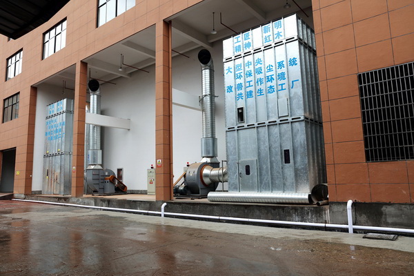 新明紅木引進先進生產(chǎn)設(shè)備 新明紅木引進先進生產(chǎn)設(shè)備