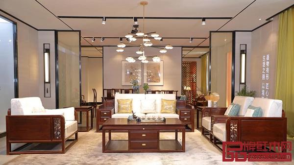 對(duì)細(xì)節(jié)的關(guān)注,讓中信紅木既征服無數(shù)消費(fèi)者,也登上無數(shù)國際舞臺(tái)和知名勝地 對(duì)細(xì)節(jié)的關(guān)注,讓中信紅木既征服無數(shù)消費(fèi)者,也登上無數(shù)國際舞臺(tái)和知名勝地