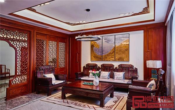 對(duì)細(xì)節(jié)的關(guān)注,讓中信紅木既征服無數(shù)消費(fèi)者,也登上無數(shù)國際舞臺(tái)和知名勝地 對(duì)細(xì)節(jié)的關(guān)注,讓中信紅木既征服無數(shù)消費(fèi)者,也登上無數(shù)國際舞臺(tái)和知名勝地