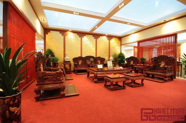 紅木雕刻家具成品(中山市文化廣電旅游局供圖) 紅木雕刻家具成品(中山市文化廣電旅游局供圖)