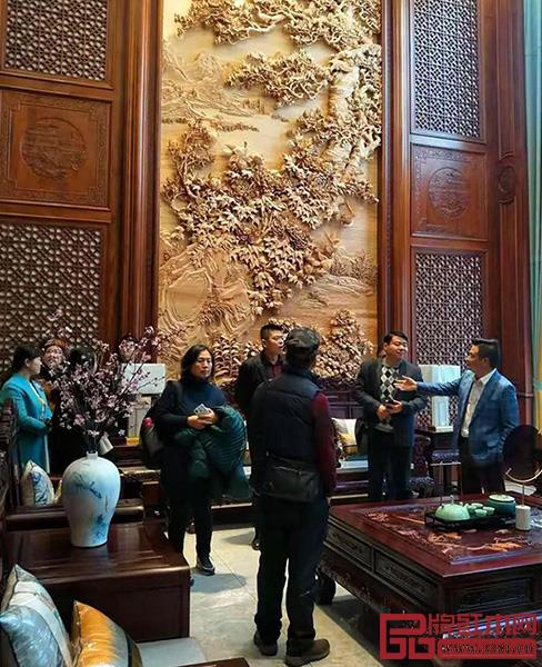 中信紅木發(fā)起招商大會(huì)、經(jīng)銷商大會(huì)及廠購(gòu)會(huì)等活動(dòng),讓消費(fèi)者感受紅木文化,體驗(yàn)中信紅木家具的優(yōu)良品質(zhì) 中信紅木發(fā)起招商大會(huì)、經(jīng)銷商大會(huì)及廠購(gòu)會(huì)等活動(dòng),讓消費(fèi)者感受紅木文化,體驗(yàn)中信紅木家具的優(yōu)良品質(zhì)