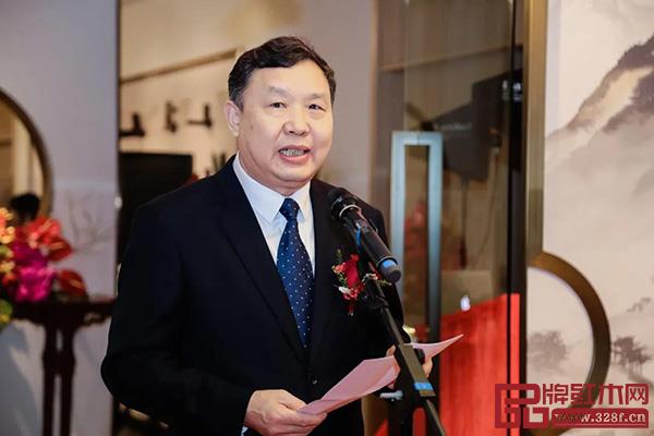 中國輕工業(yè)聯(lián)合會黨委副書記、中國家具協(xié)會理事長徐祥楠致辭 中國輕工業(yè)聯(lián)合會黨委副書記、中國家具協(xié)會理事長徐祥楠致辭